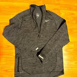 Nike Long sleeve women’s sweatshirt/active. Great cond.-Small. Ribbed material.